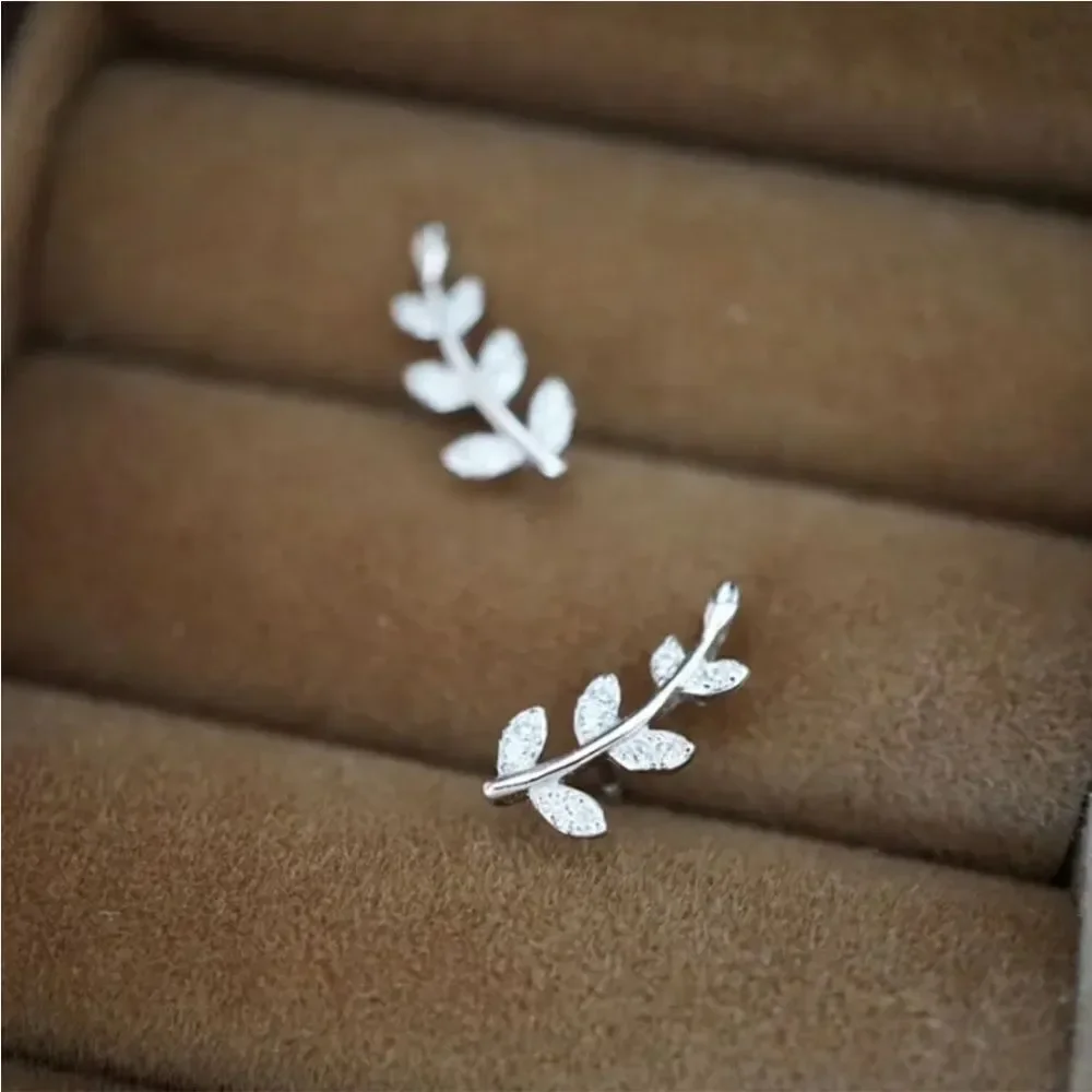 The Mini Leaf dainty stud earrings in cubic zirconia and 925